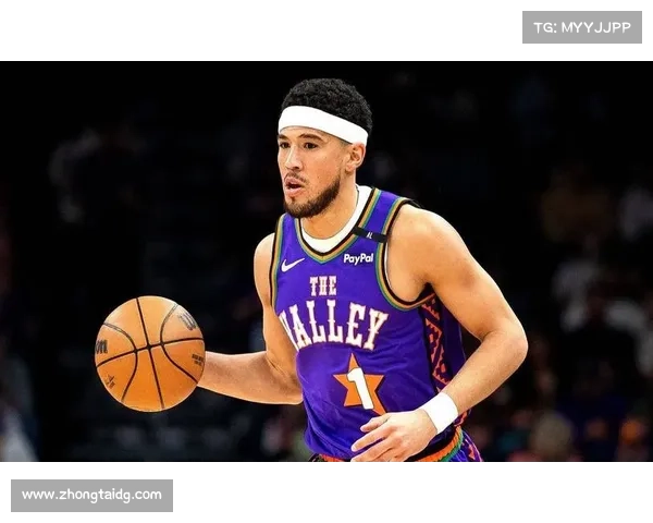 德文·布克全力以赴的比赛态度展现篮球热爱与坚持